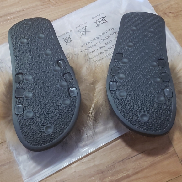 Fur Slides - Picture 4 of 6